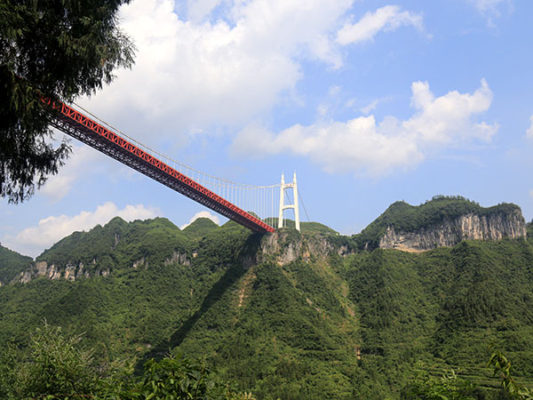Le 10 autostrade più belle della Cina: il ponte sospeso di Aizhai