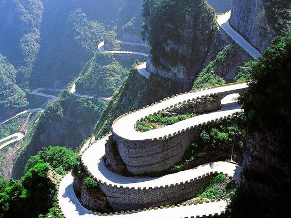 Le 10 autostrade più belle della Cina: la tortuosa strada di montagna della montagna Tianmen