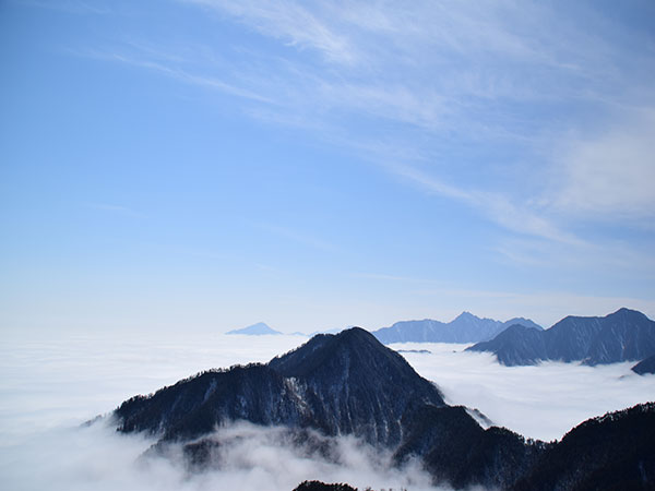 Montagna innevata di Xiling