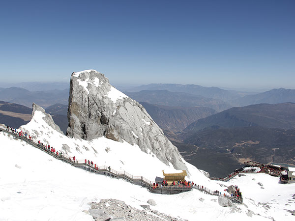 Montagna innevata del Drago di Giada