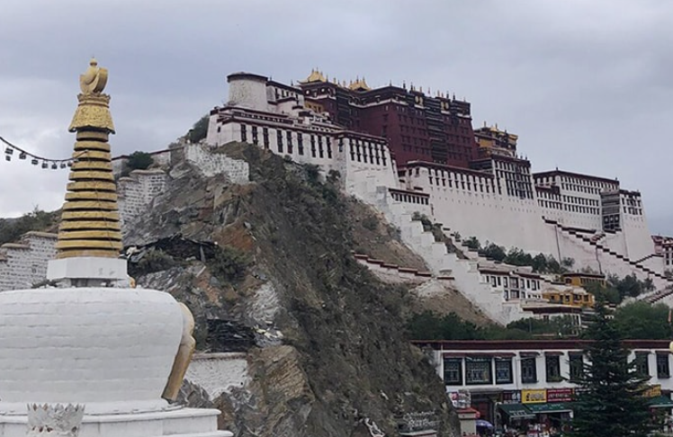 Il grandioso Palazzo del Potala a Lhasa